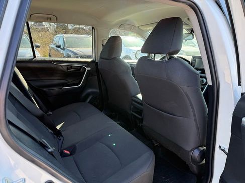 Used 2021 Toyota RAV4 LE image 14