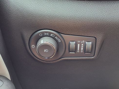 Used 2025 Jeep Compass Limited AWD/4WD image 19