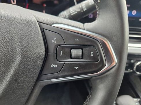 Used 2025 Chevrolet Trax LT w/ LT Convenience Package FWD image 21