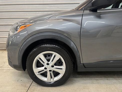 Used 2020 Nissan Kicks S FWD image 4