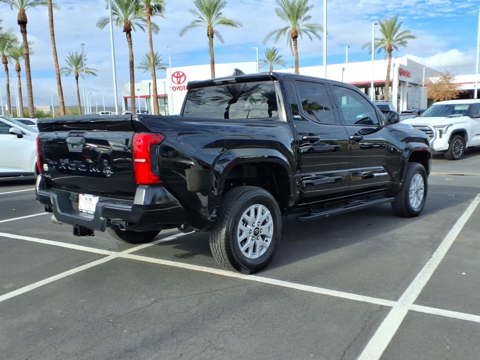 Certified 2025 Toyota Tacoma SR5 AWD/4WD image 4