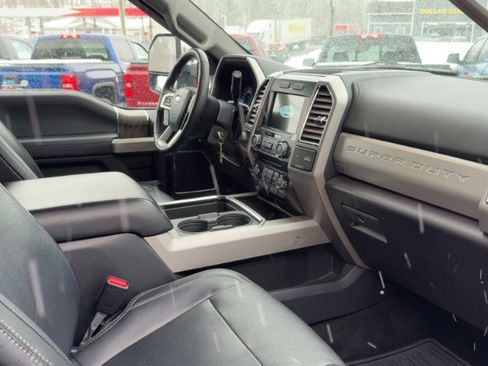 Used 2017 Ford F250 Lariat w/ Chrome Package image 14