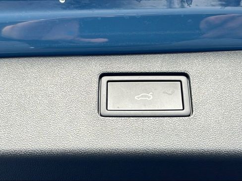 New 2026 Volkswagen Tiguan SE image 15