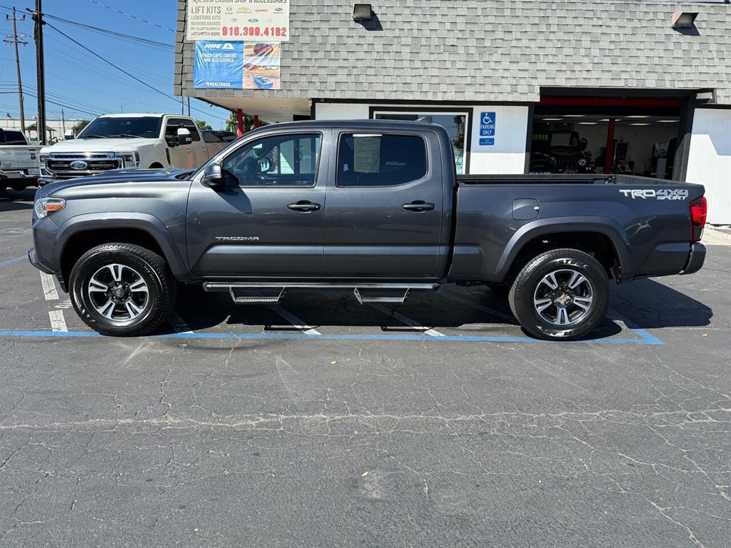 Used 2019 Toyota Tacoma TRD Sport AWD/4WD image 8