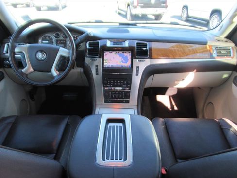 Used 2013 Cadillac Escalade Platinum image 11