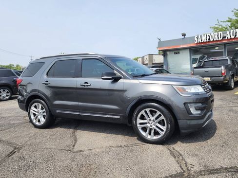 Used 2016 Ford Explorer XLT w/ Equipment Group 202A FWD image 2