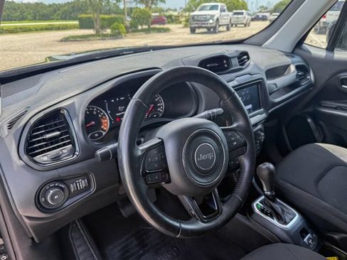 Used 2018 Jeep Renegade Altitude FWD image 14