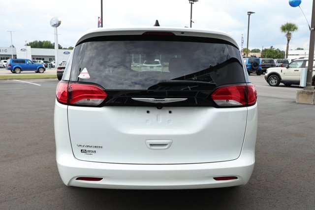 Used 2023 Chrysler Voyager LX FWD image 6