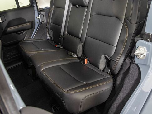 New 2026 Jeep Wrangler Unlimited Sahara AWD/4WD image 34