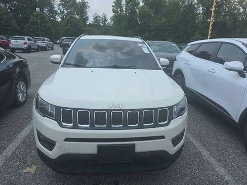Used 2019 Jeep Compass Latitude FWD image 2