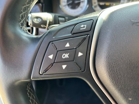 Used 2013 Mercedes-Benz GLK 350 4MATIC image 12