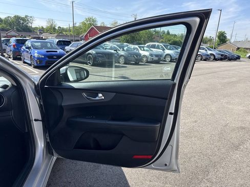Used 2019 Kia Forte LXS FWD image 17