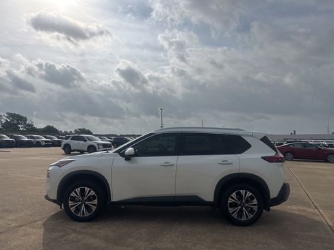 Used 2023 Nissan Rogue SV w/ SV Premium B Package FWD image 12