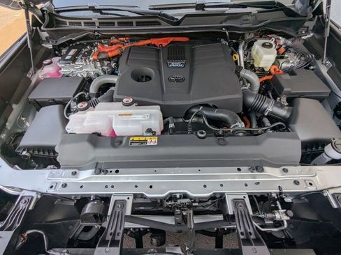 Used 2025 Toyota Sequoia Platinum w/ TRD Off-Road Package image 17