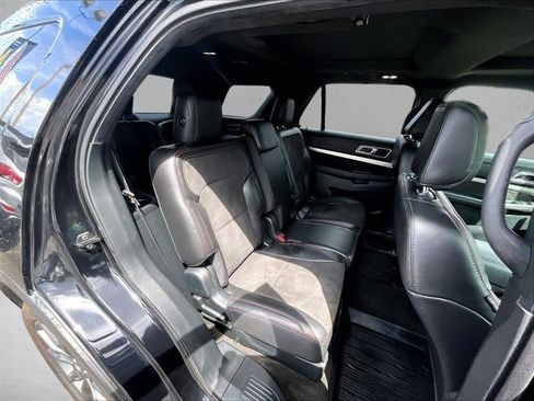 Used 2018 Ford Explorer XLT w/ Equipment Group 202A image 26