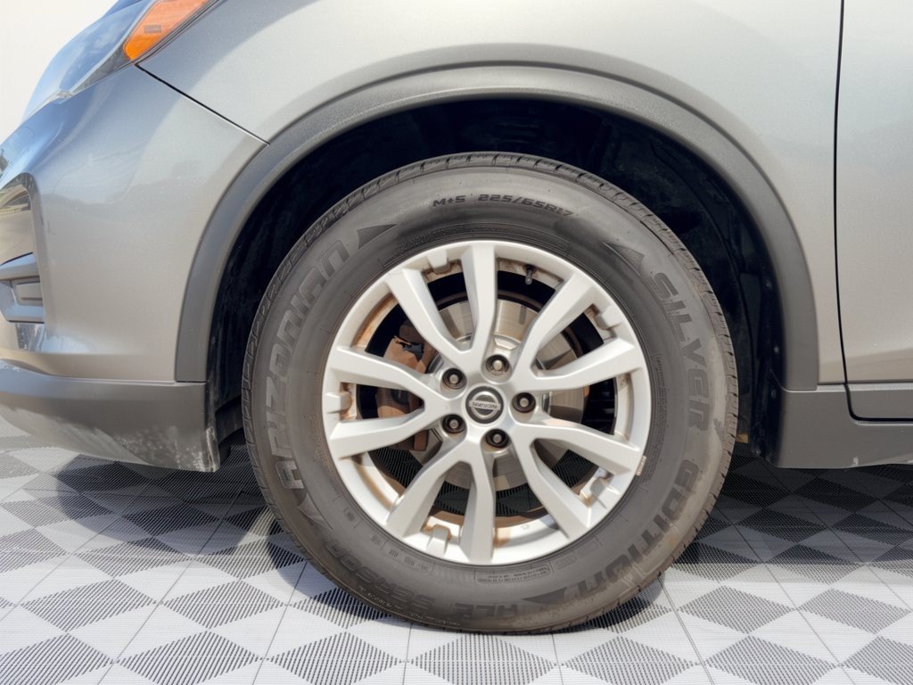 Used 2018 Nissan Rogue SV FWD image 13