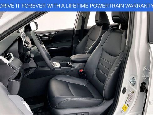 Used 2025 Toyota RAV4 XLE Premium image 33