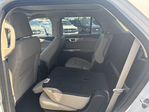 Used 2023 Ford Explorer XLT w/ Equipment Group 202A AWD/4WD image 18