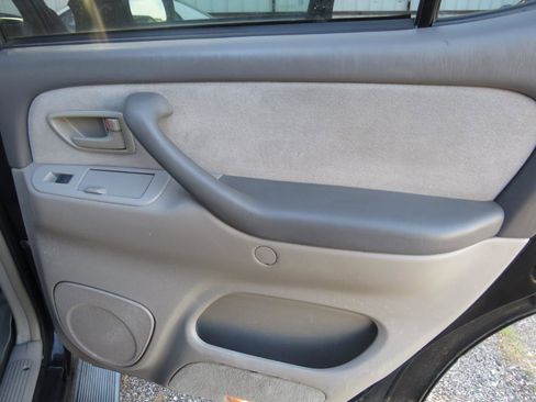 Used 2005 Toyota Sequoia SR5 AWD/4WD image 23