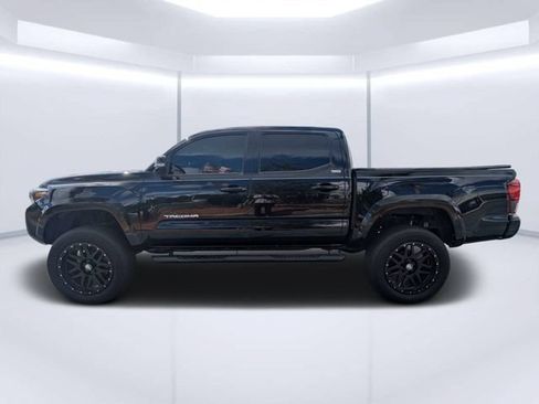Used 2022 Toyota Tacoma SR5 w/ Technology Package RWD image 6