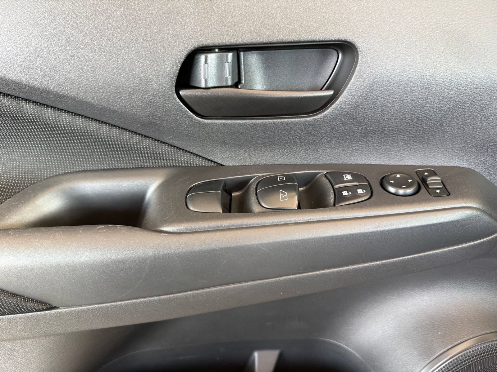 Used 2025 Nissan Kicks Play S FWD image 9