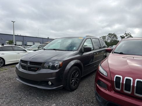 Used 2017 Dodge Grand Caravan GT FWD image 1