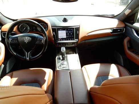 Used 2021 Maserati Levante GranLusso AWD/4WD image 21