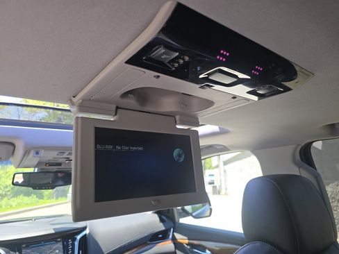 Used 2016 Cadillac Escalade Luxury AWD/4WD image 26