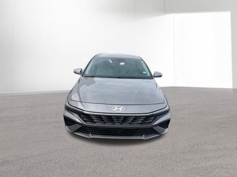 Used 2024 Hyundai Elantra Limited image 2
