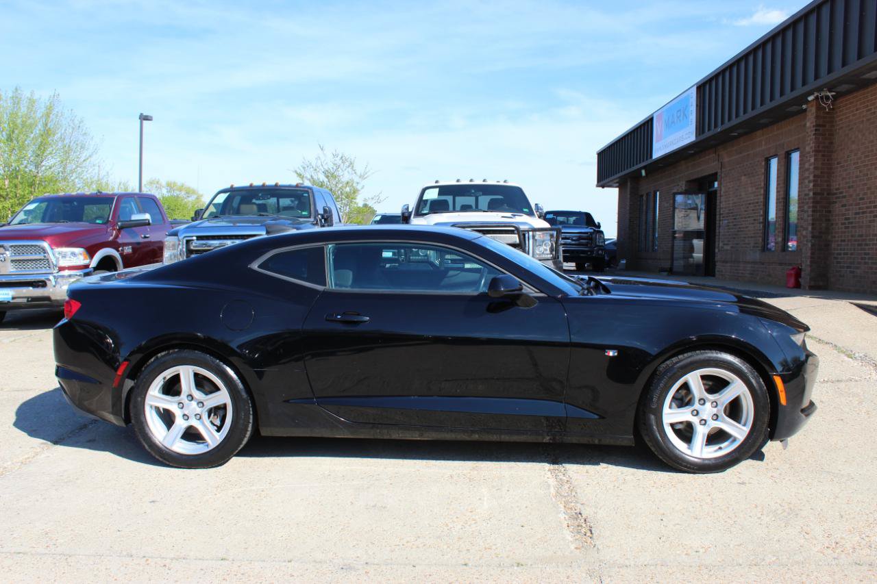 Used 2020 Chevrolet Camaro LT RWD image 7