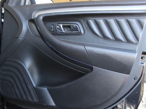 Used 2017 Ford Taurus SEL image 10