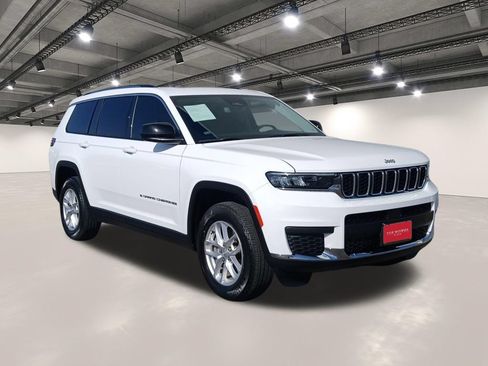Used 2023 Jeep Grand Cherokee L Laredo w/ Luxury Tech Group I AWD/4WD image 2
