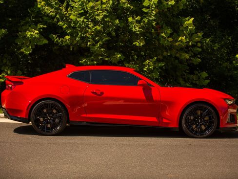 Used 2017 Chevrolet Camaro ZL1 RWD image 5