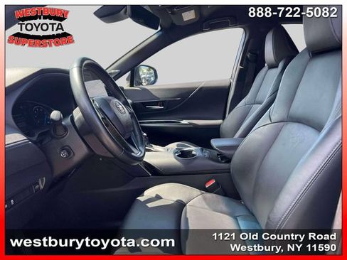 Certified 2024 Toyota Venza XLE AWD/4WD image 18
