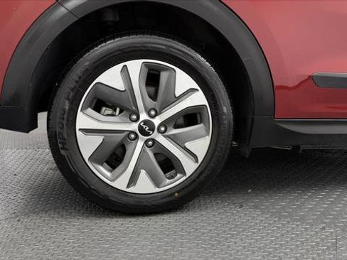 Used 2022 Kia Niro EX w/ Cold Weather Package FWD image 31