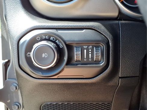 Used 2018 Jeep Wrangler Unlimited Sport S AWD/4WD image 17