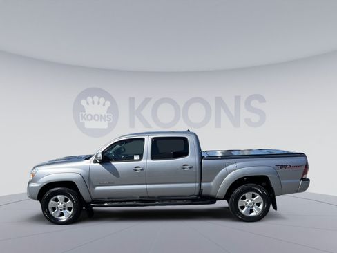 Used 2015 Toyota Tacoma 4x4 Double Cab w/ TRD Sport Package image 2