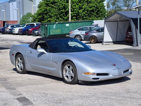 Used 1998 Chevrolet Corvette Convertible w/ Memory Pkg RWD image 3