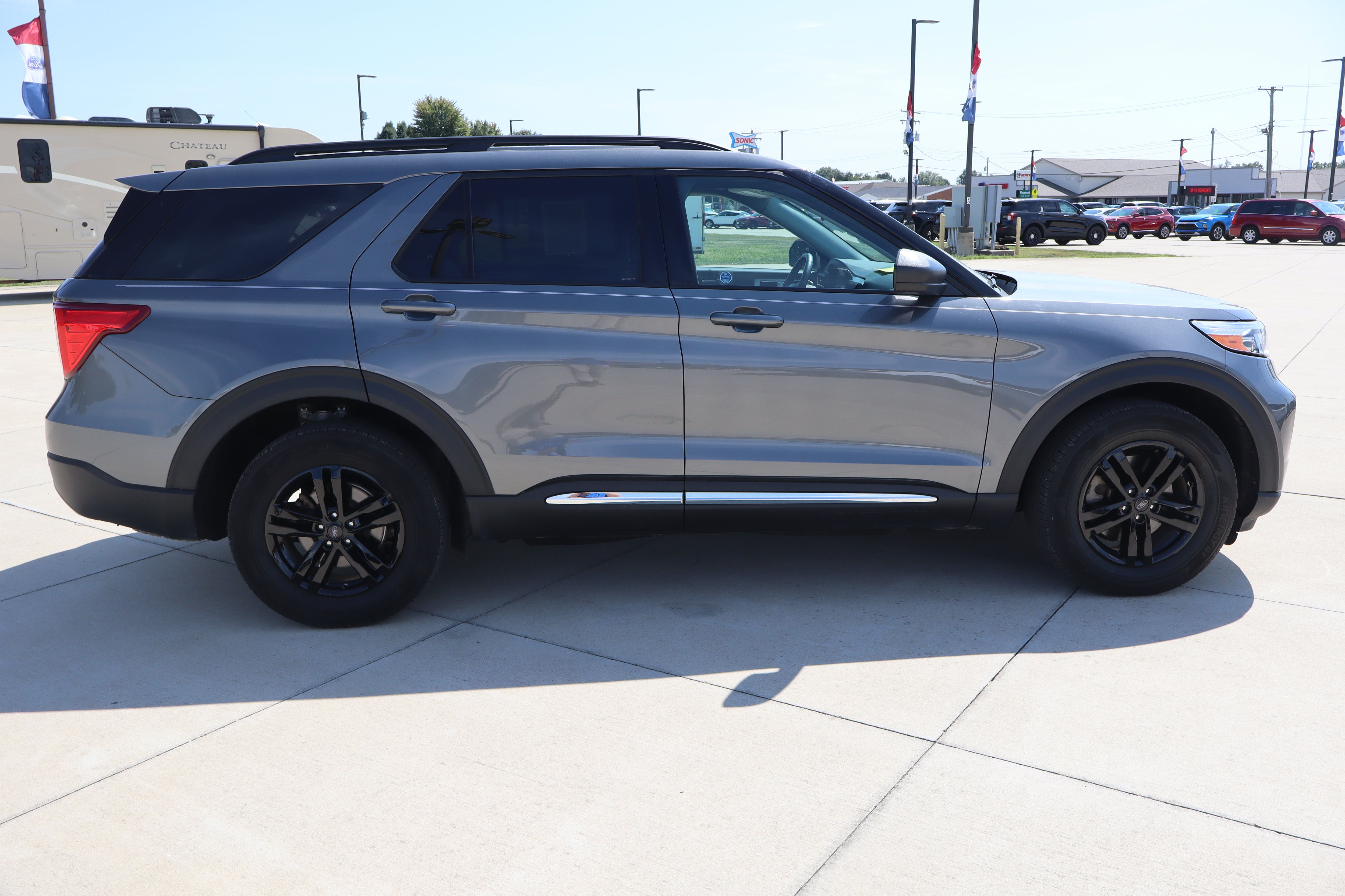 Used 2024 Ford Explorer XLT w/ Equipment Group 202A AWD/4WD image 4