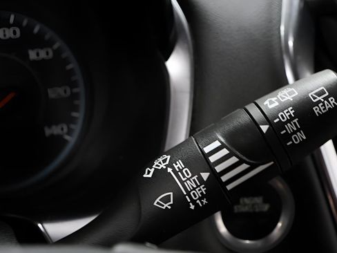 Used 2023 Chevrolet Traverse LT image 16