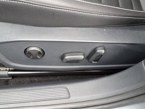 Used 2024 Volkswagen Jetta SE image 5