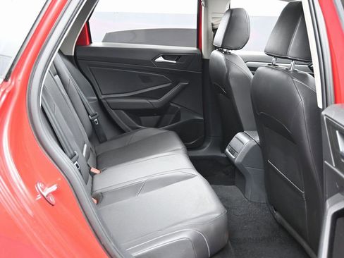 Used 2019 Volkswagen Jetta SE w/ Cold Weather Package image 33