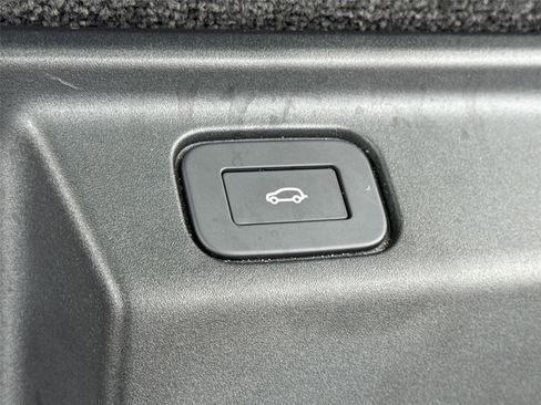 Used 2025 Land Rover Range Rover SE AWD/4WD image 12