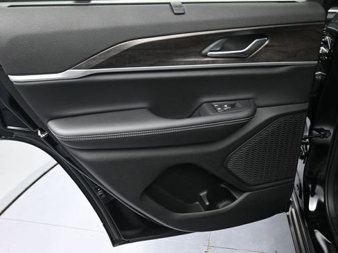 New 2025 Jeep Grand Cherokee Limited w/ Luxury Tech Group II image 41