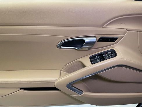 Certified 2017 Porsche 911 Carrera 4S image 33