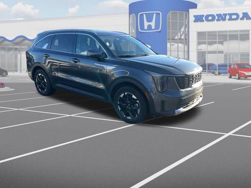 Used 2024 Kia Sorento S image 6