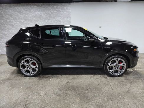 Used 2024 Alfa Romeo Tonale Veloce image 3