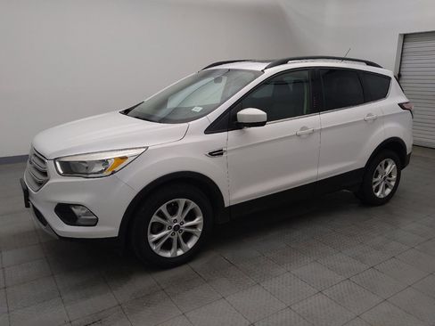 Used 2018 Ford Escape SE image 2