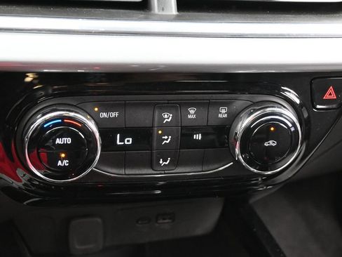 Used 2024 Chevrolet Trax LT FWD image 19