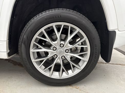 Used 2024 Jeep Grand Cherokee Summit w/ Luxury Tech Group V AWD/4WD image 13